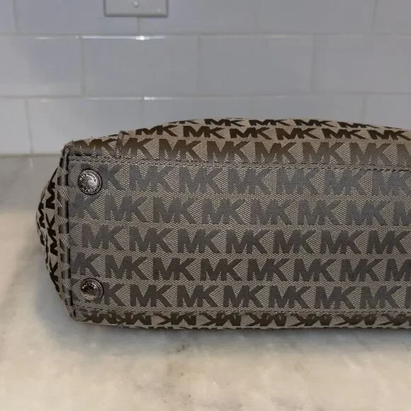 Michael Kors Bag Purse Handbag Pocketbook Charlotte Signature Jet Set Tote Bag